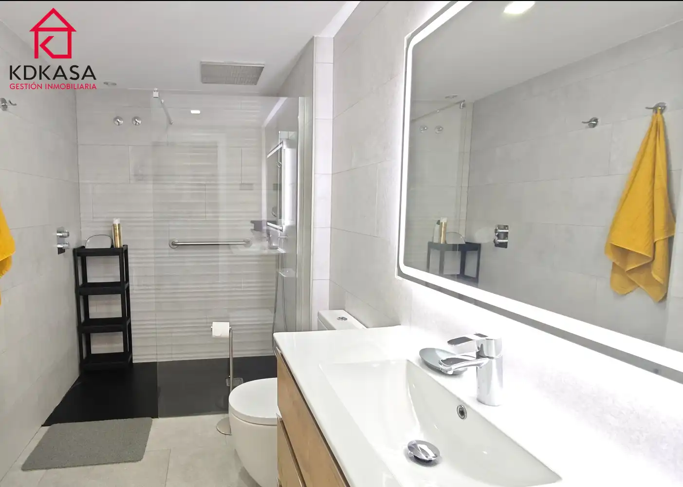 Bathroom of Flat for rent in Madrid  with Air Conditioner, Heating and Terrace