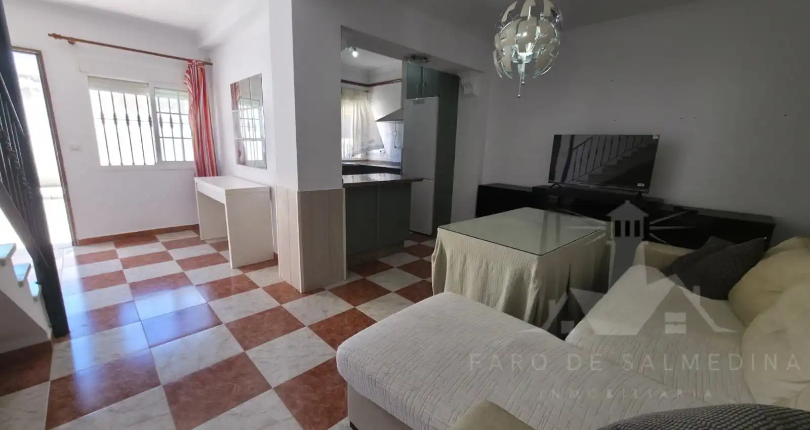 Wohnzimmer von Einfamilien-Reihenhaus zum Verkauf in Chipiona mit Terrasse und Möbliert