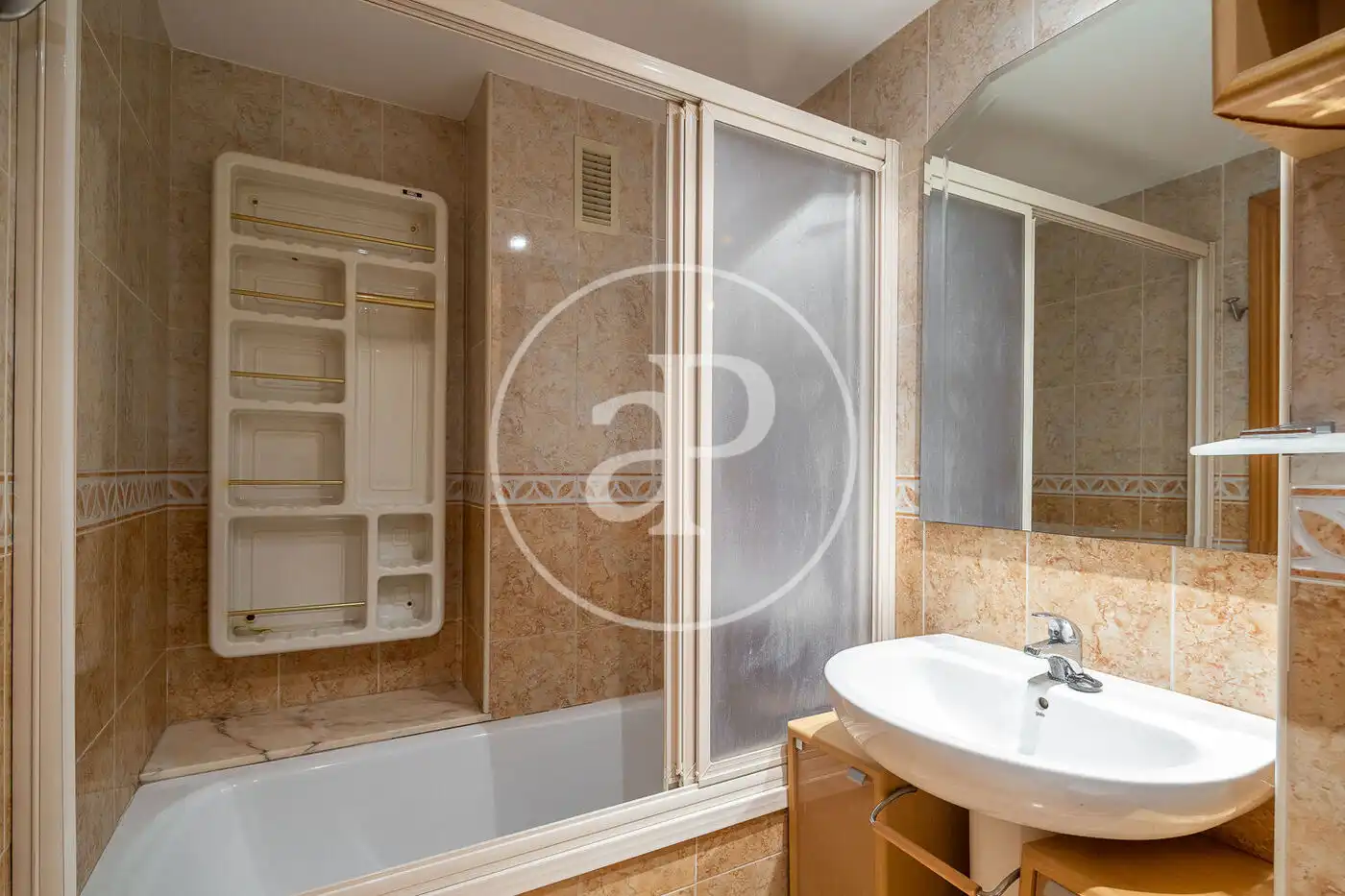 Baño de Piso de alquiler en Valencia con Aire acondicionado, Calefacción y Amueblado