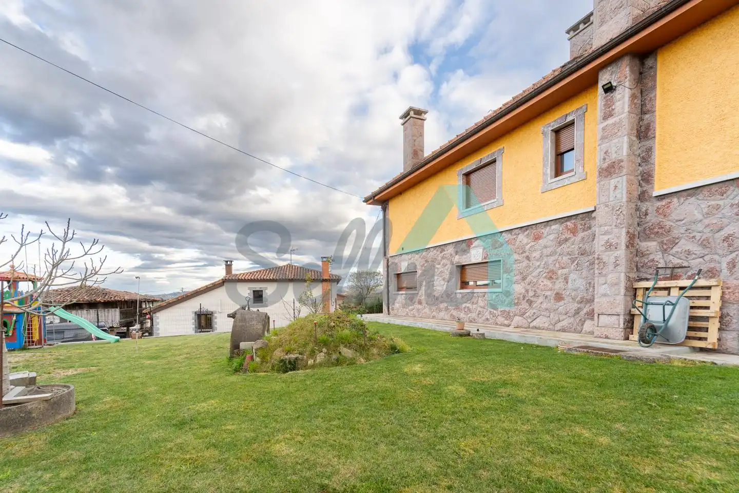 Houses for sale in Camíno De Castañéu, Viella - Granda - Meres