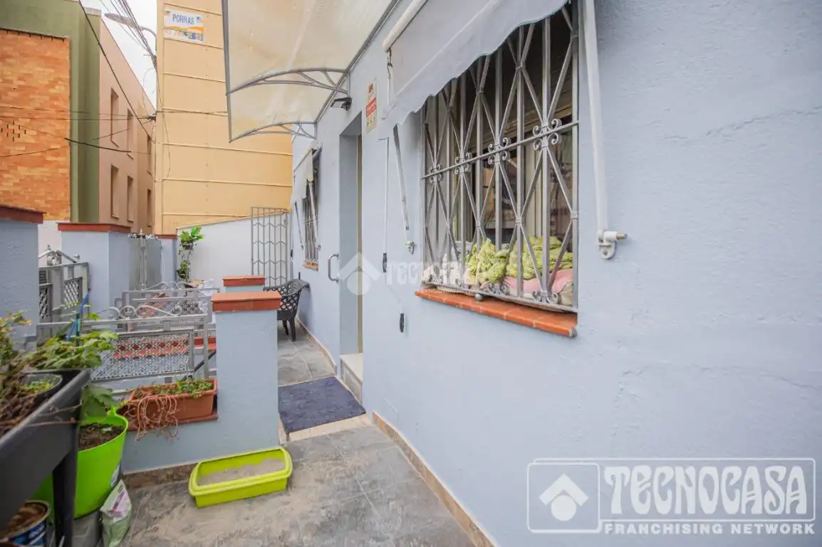 Außenansicht von Wohnung zum Verkauf in Santa Coloma de Gramenet