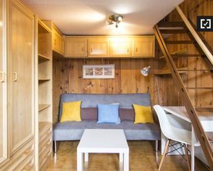 Living room of Flat to rent in  Madrid Capital  with Air Conditioner, Heating and Balcony