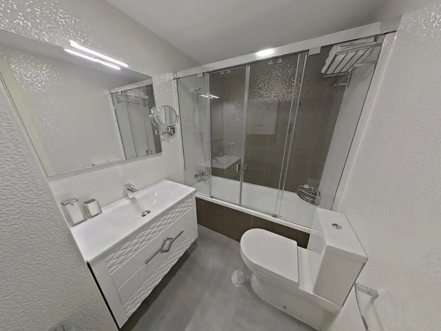 Baño de Piso de alquiler en Córdoba con Aire acondicionado, Terraza y Amueblado