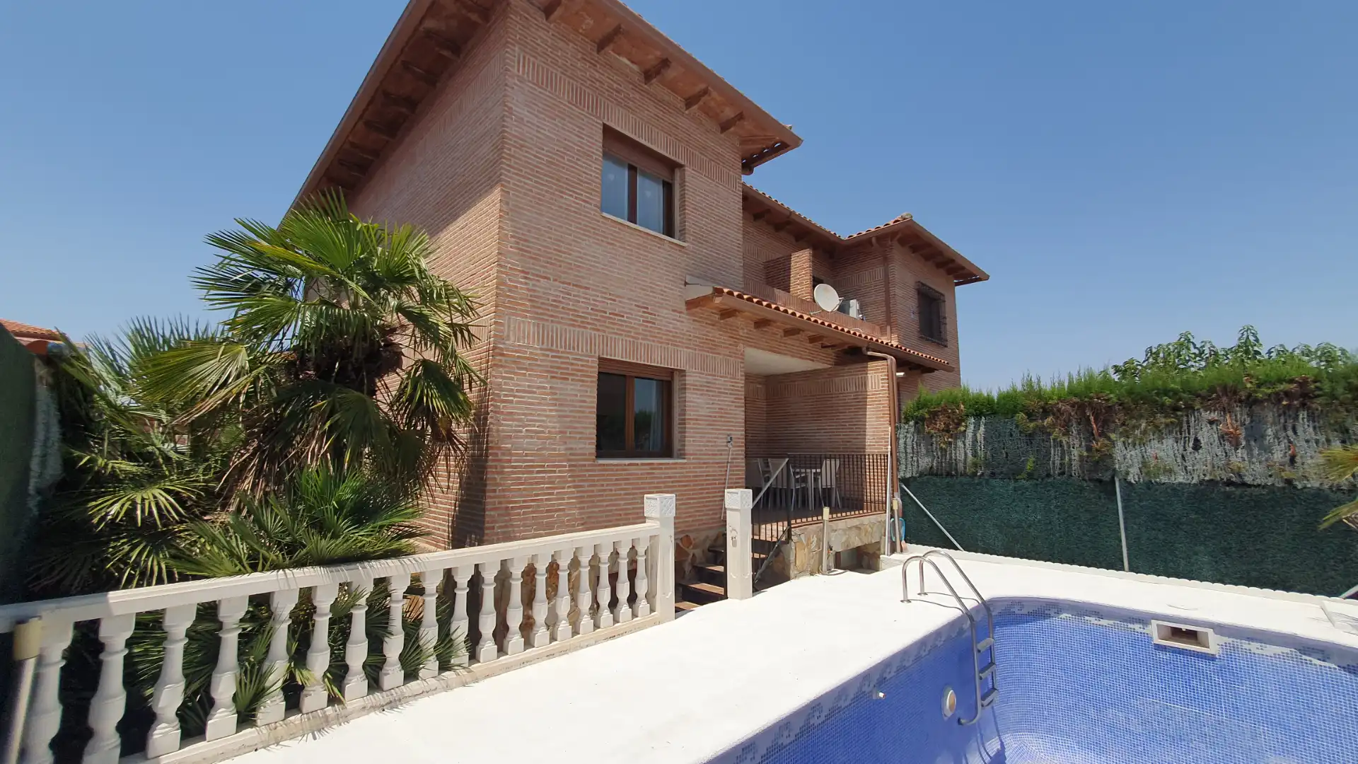 Vista exterior de Casa adosada en venda en Olías del Rey amb Aire condicionat, Calefacció i Jardí privat