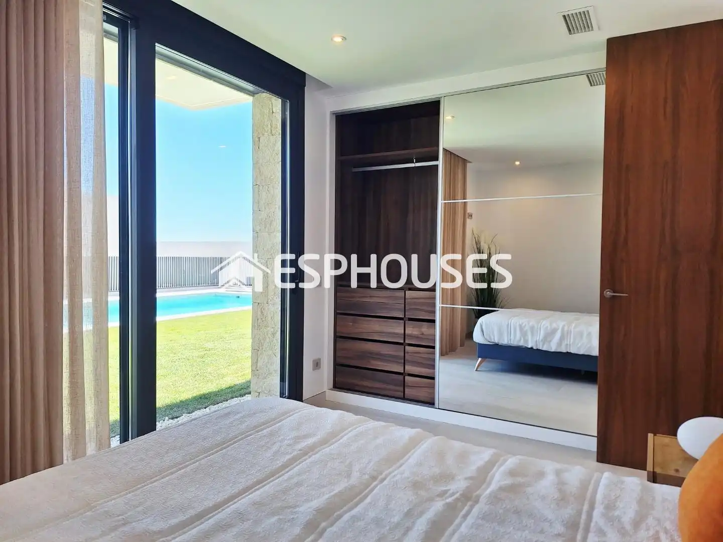 Bedroom of Houses for sale in Finestrat  with Air Conditioner, Terrace and Swimming Pool