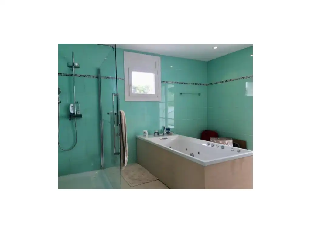 Badezimmer von Haus oder Chalet zum Verkauf in L'Escala mit Klimaanlage, Terrasse und Schwimmbad