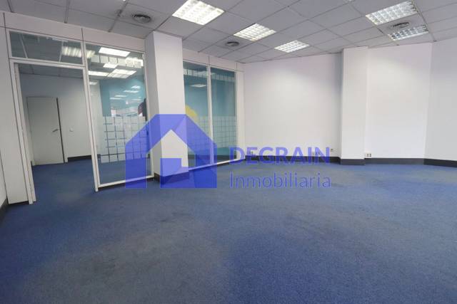 Local comercial en Alquiler en Calle La Lila en Salesas - Foncalada - Campoamor