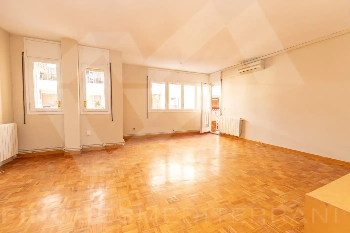 Living room of Flat for rent in Tarragona  with Heating, Parquet flooring and Terrace