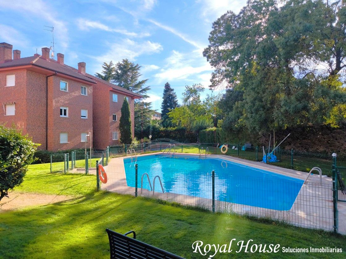 Swimming pool of Flat for sale in El Escorial  with Heating, Terrace and Community pool