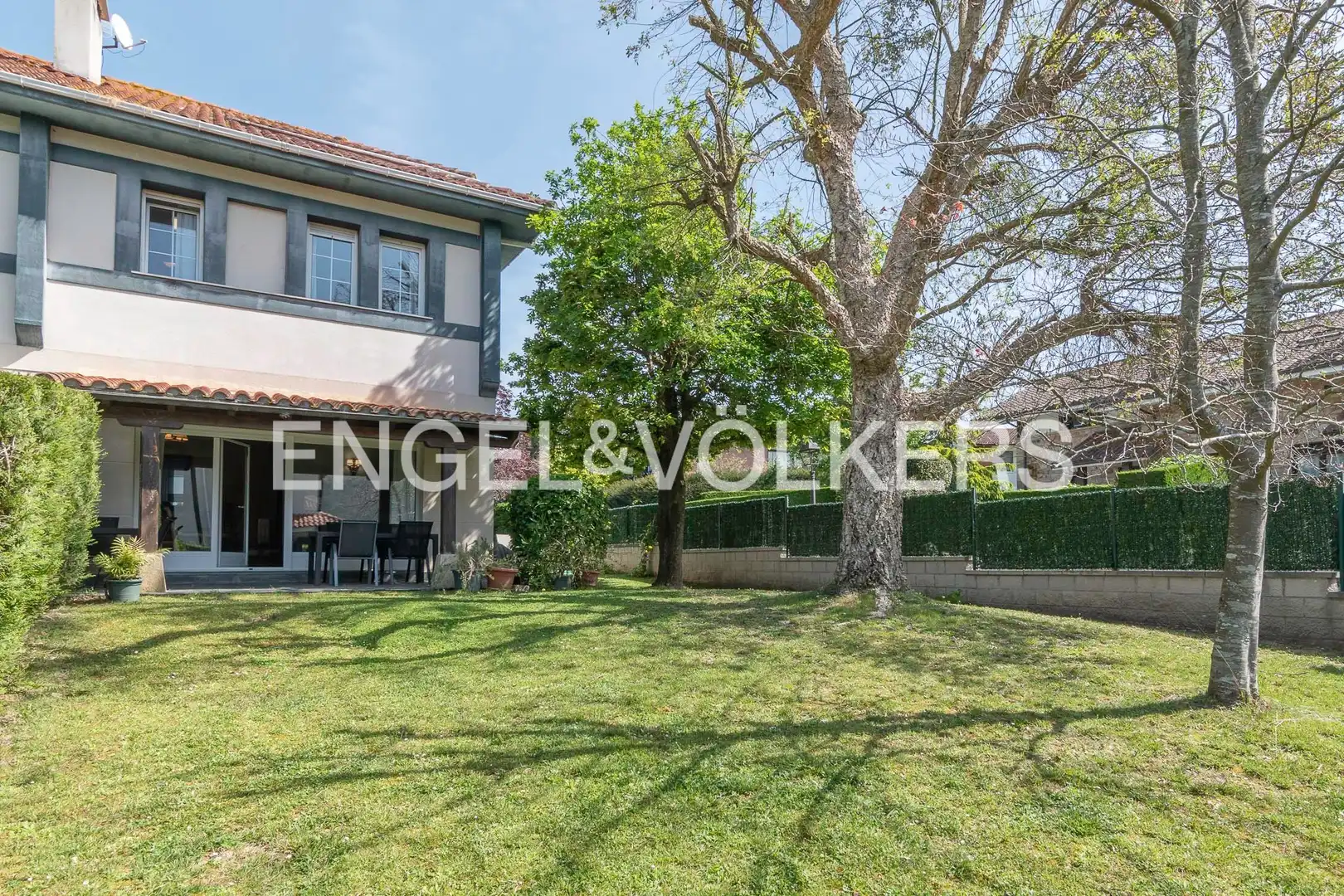 Vista exterior de Casa adosada en venta en Gamiz-Fika con Calefacción, Jardín privado y Terraza