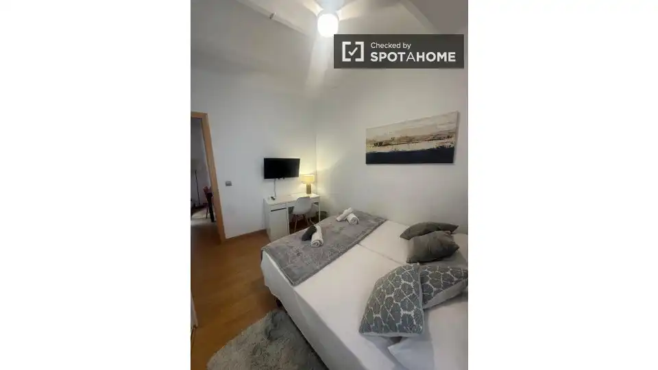 Flat for rent in Sants-Badal