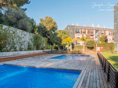 Piscina de Pis en venda en Castelldefels amb Terrassa