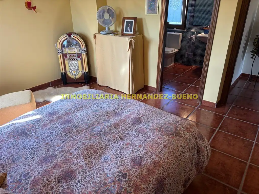 Dormitori de Casa o xalet en venda en Sequeros amb Calefacció, Jardí privat i Terrassa