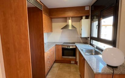 Cuina de Àtic en venda en Vic amb Calefacció, Terrassa i Rentadora