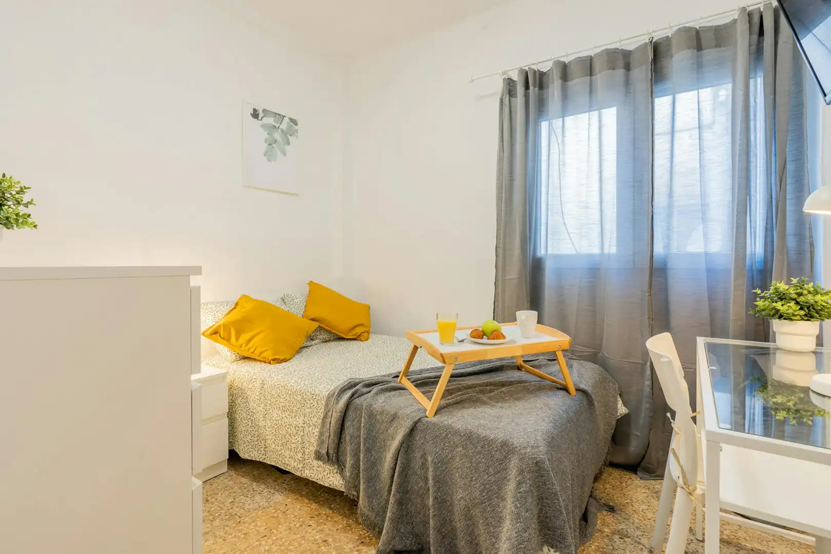 Habitación de Piso para compartir en Valencia con Amueblado, Lavadora y TV