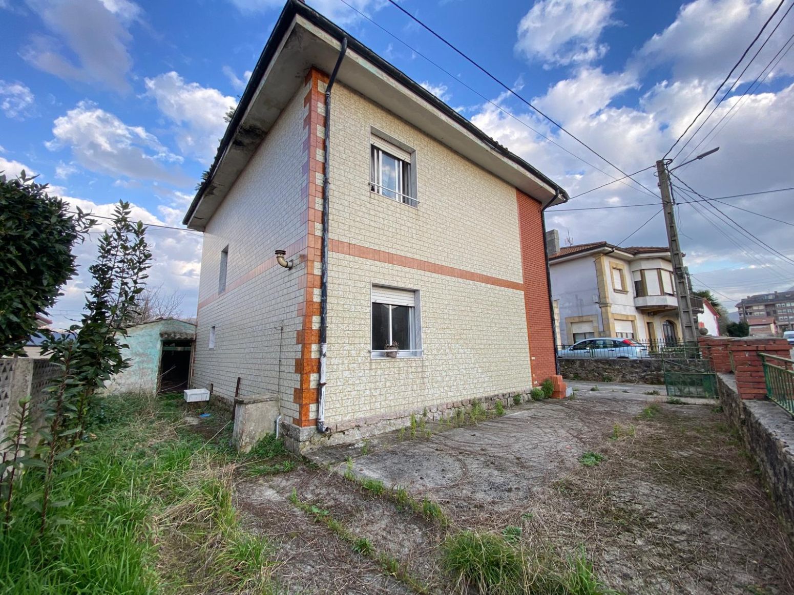 Vista exterior de Casa o chalet en venta en Los Corrales de Buelna  con Jardín privado, Parquet y Terraza