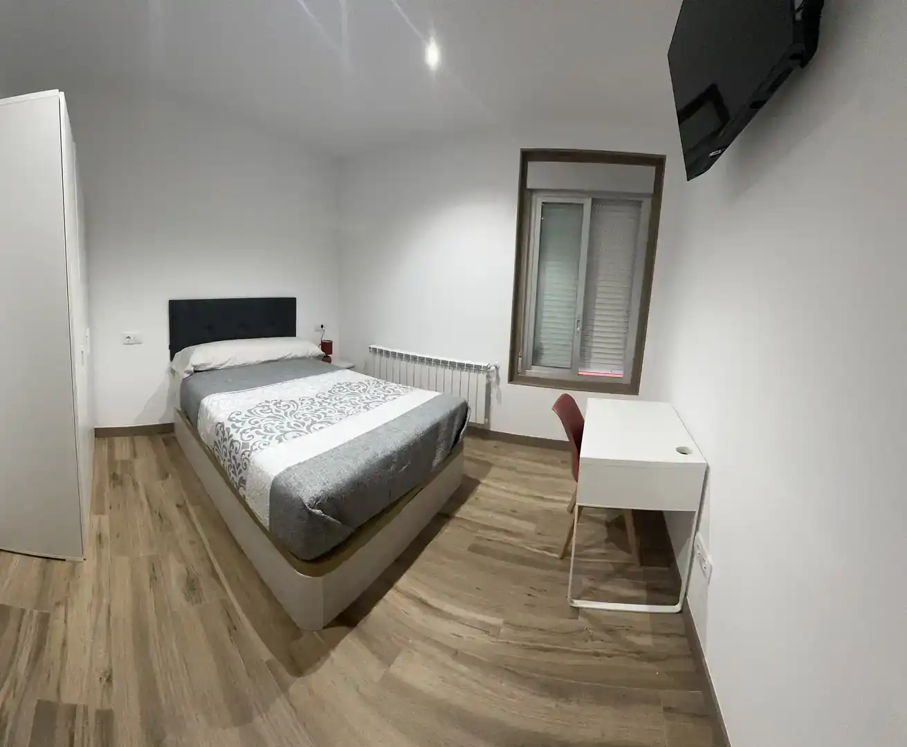 Schlafzimmer von Wohnung zur Miete in Ourense Capital  mit Balkon