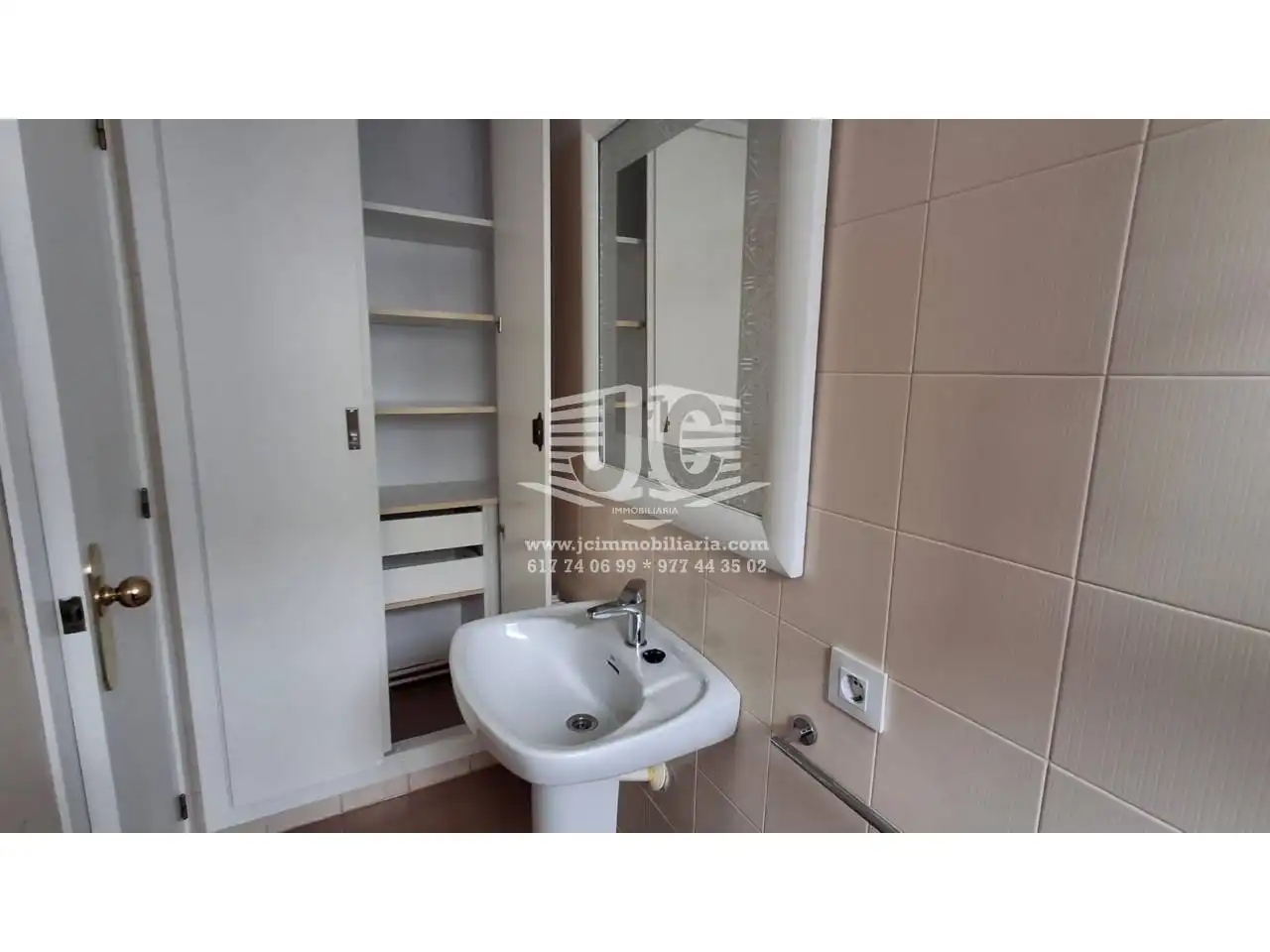 Baño de Piso de alquiler en Tortosa con Aire acondicionado, Terraza y Amueblado