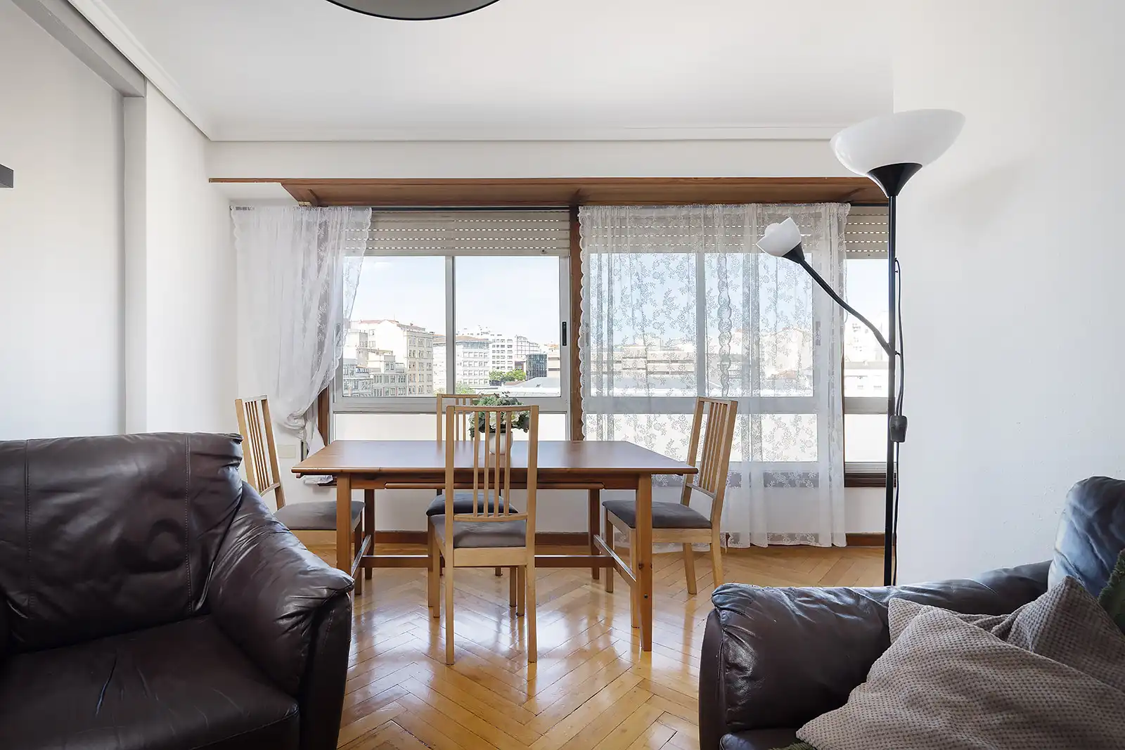 Sala d'estar de Pis en venda en A Coruña Capital  amb Calefacció, Parquet i Moblat