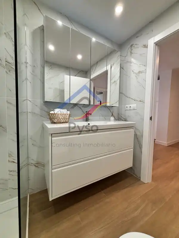 Badezimmer von Wohnung zur Miete in Santander mit Heizung, Möbliert und Ofen