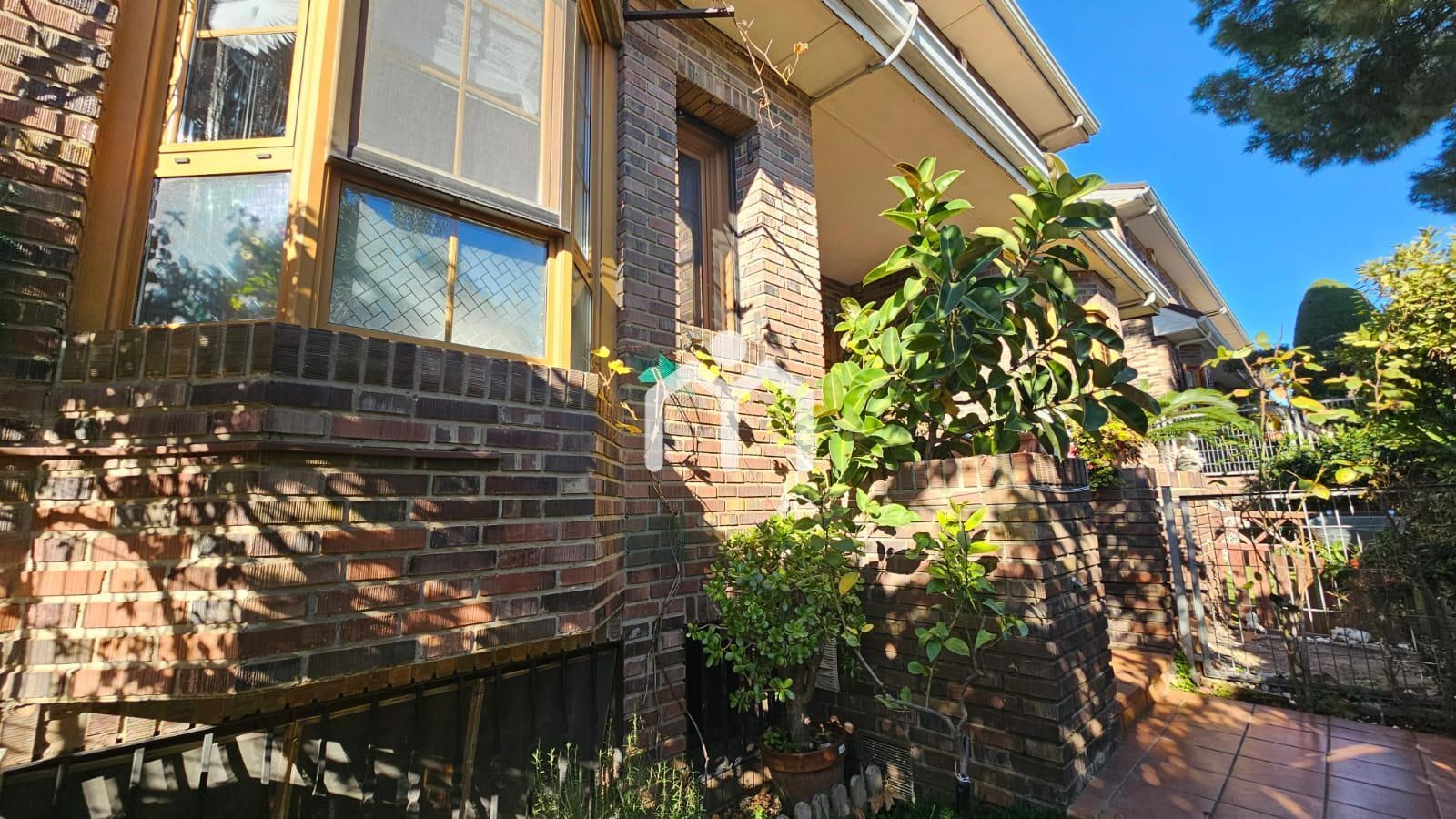 Vista exterior de Casa adosada en venda en Badalona amb Aire condicionat, Calefacció i Jardí privat