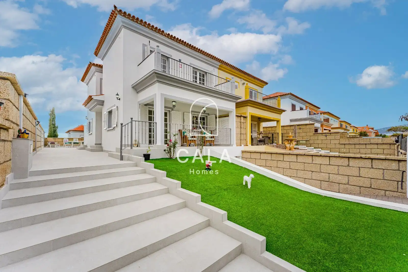 Terraced house with terrace for sale in Kurt Konrad