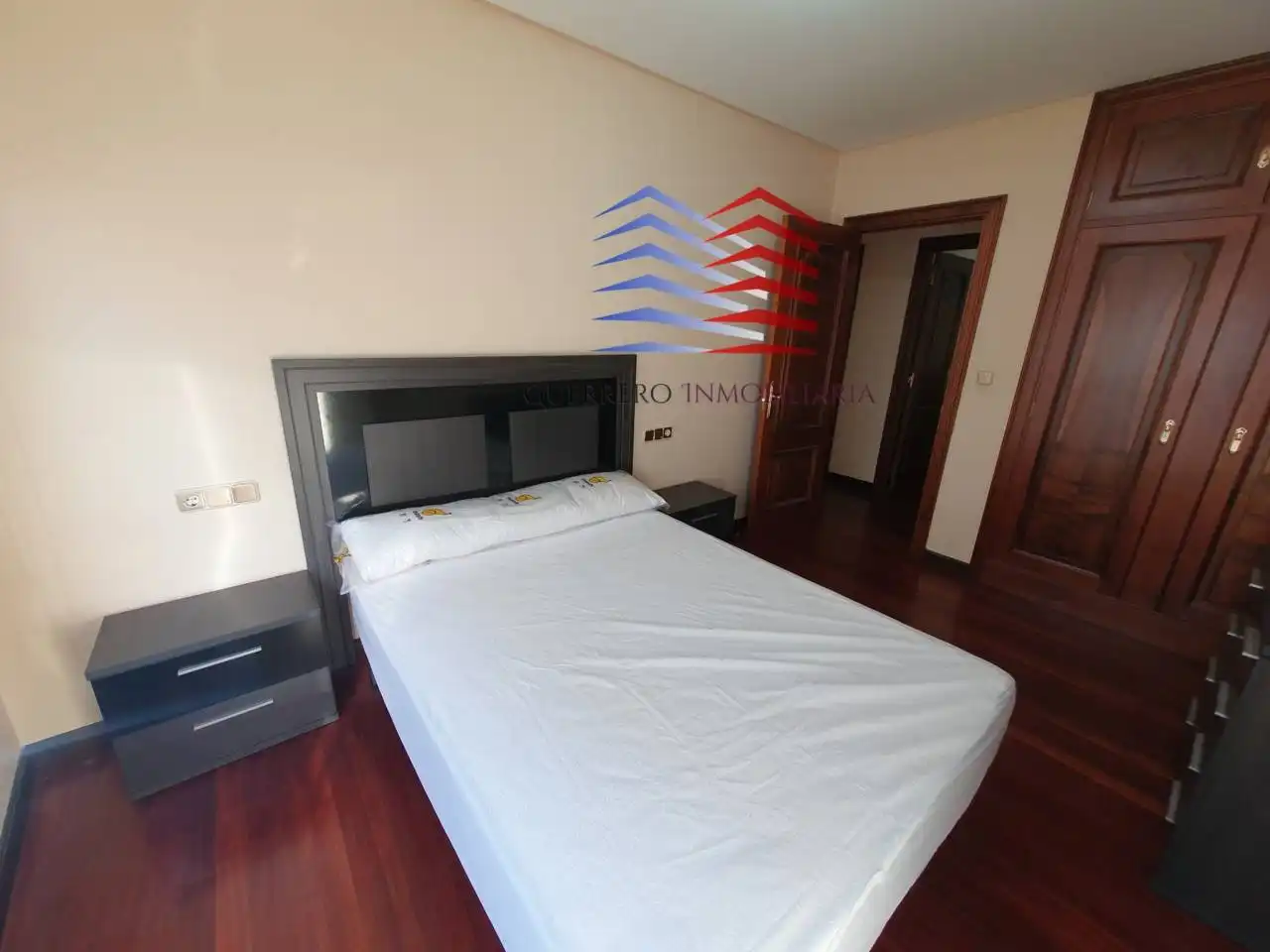 Habitación de Apartamento de alquiler en Ourense Capital  con Calefacción, Parquet y Amueblado