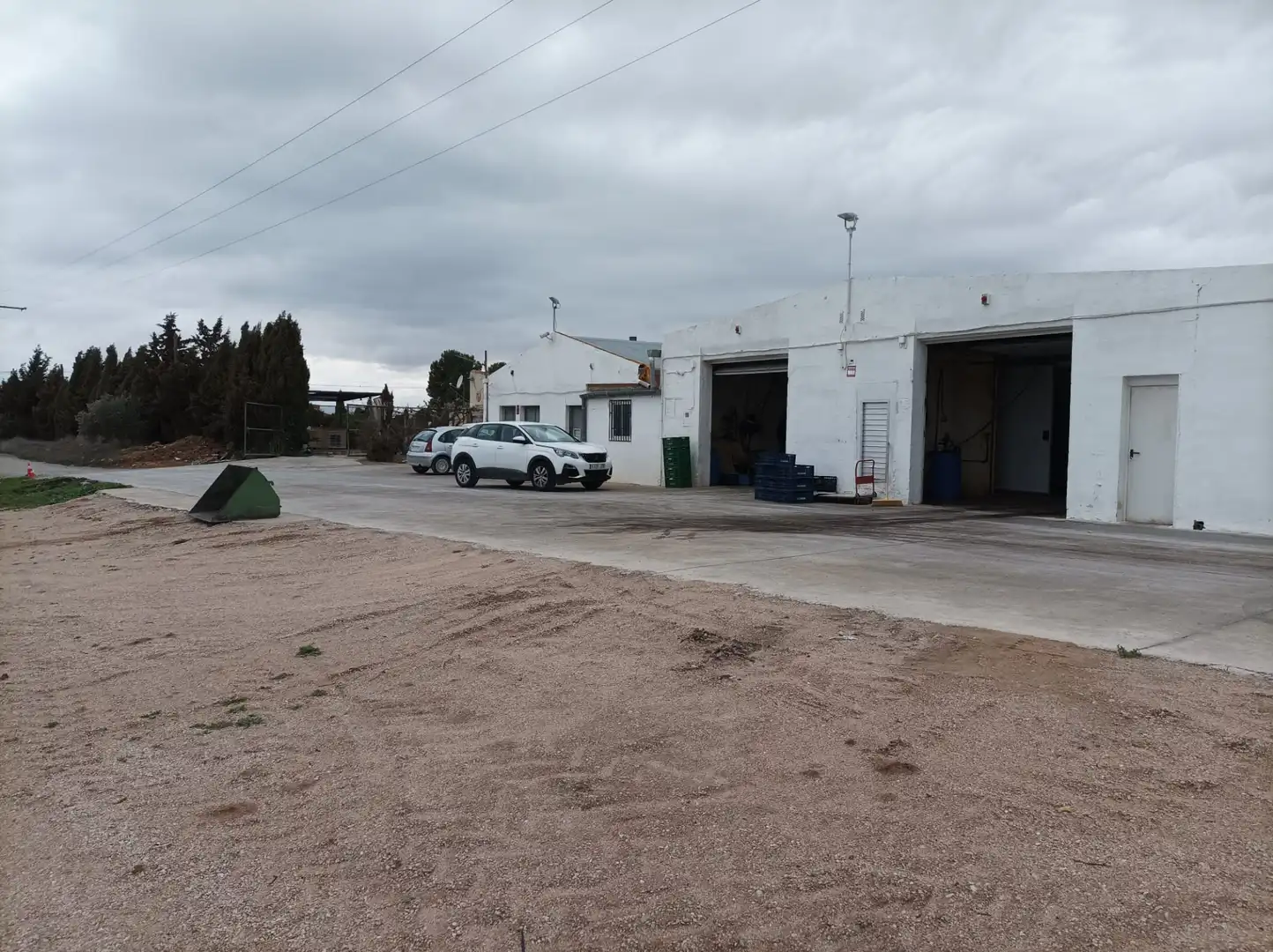 Vista exterior de Nave industrial en venta en Ledaña con Alarma