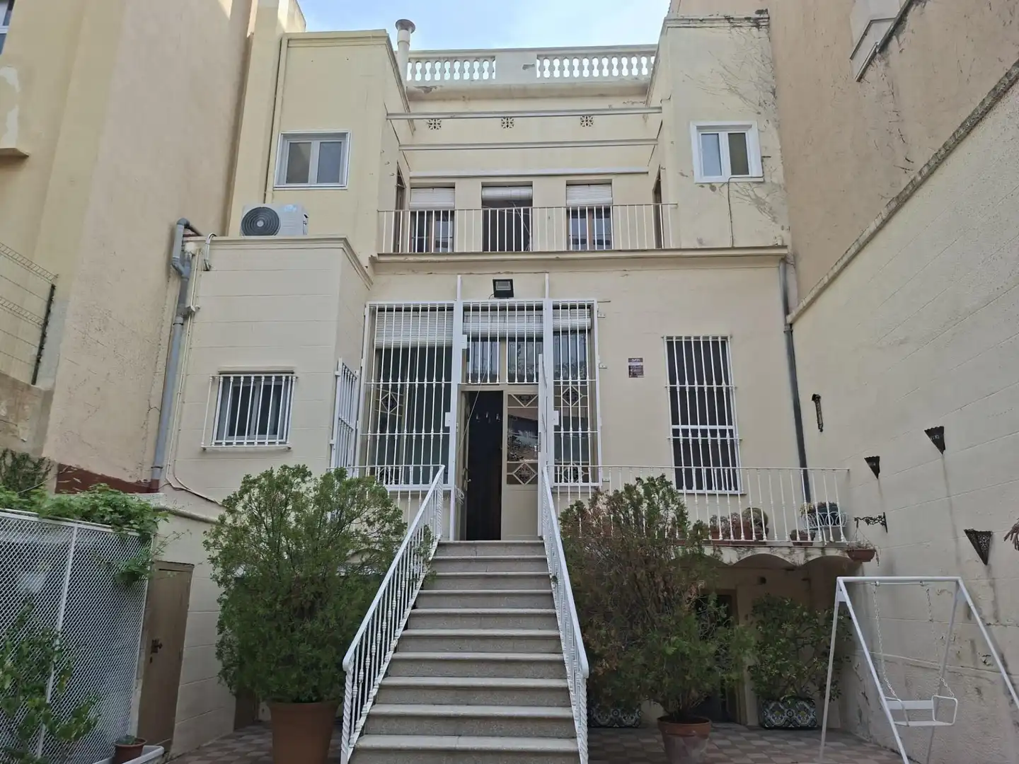 Vista exterior de Casa o chalet de alquiler en Badalona con Aire acondicionado, Calefacción y Jardín privado
