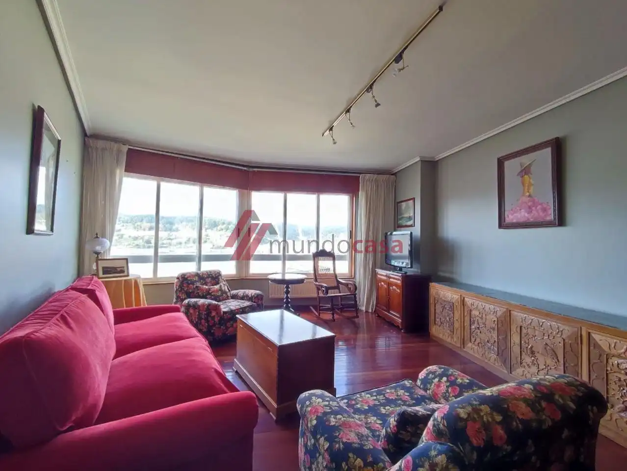 Sala d'estar de Dúplex en venda en Ferrol amb Calefacció, Parquet i Moblat