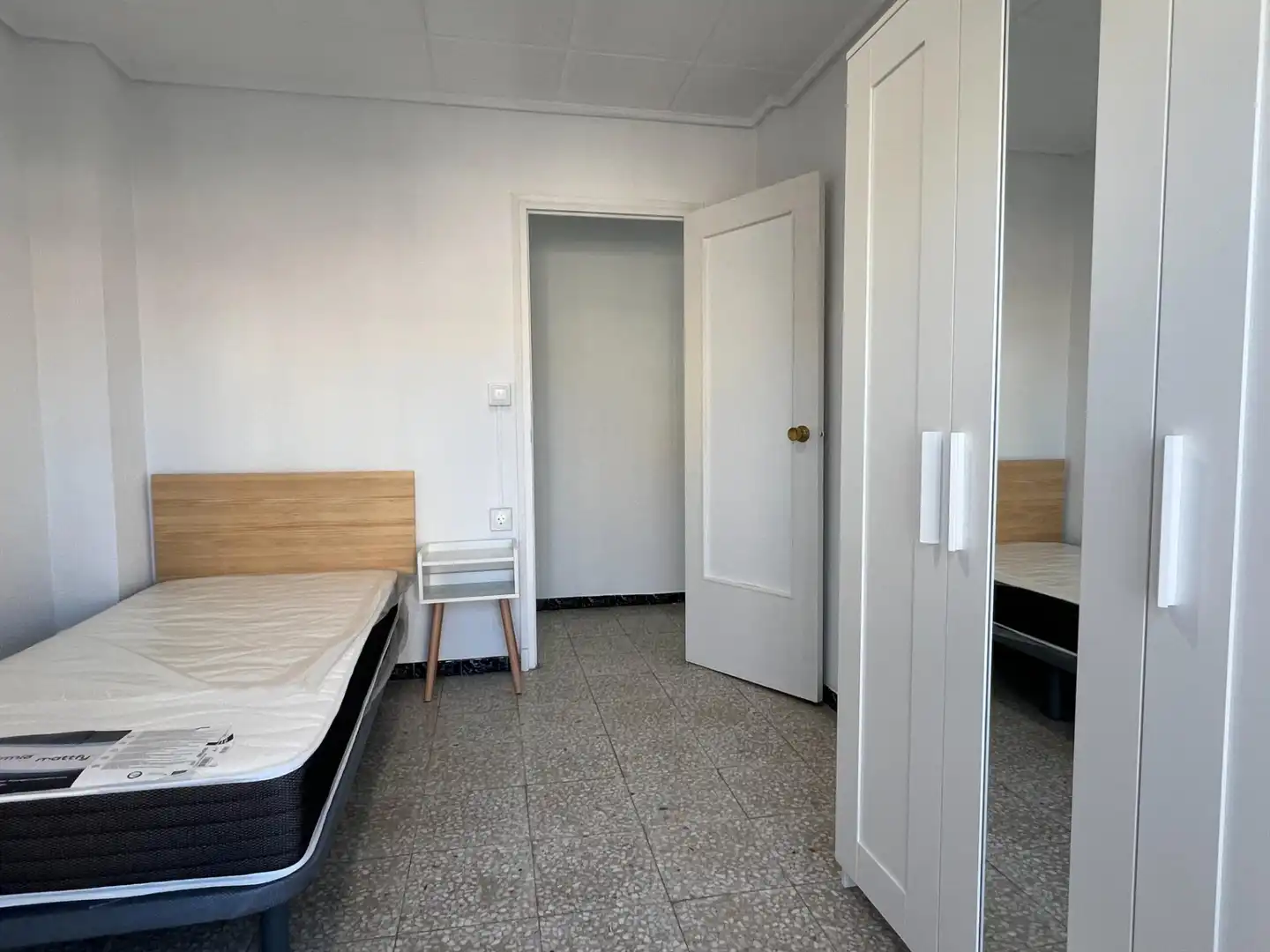 Habitación de Piso de alquiler en Elche / Elx con Amueblado y Balcón