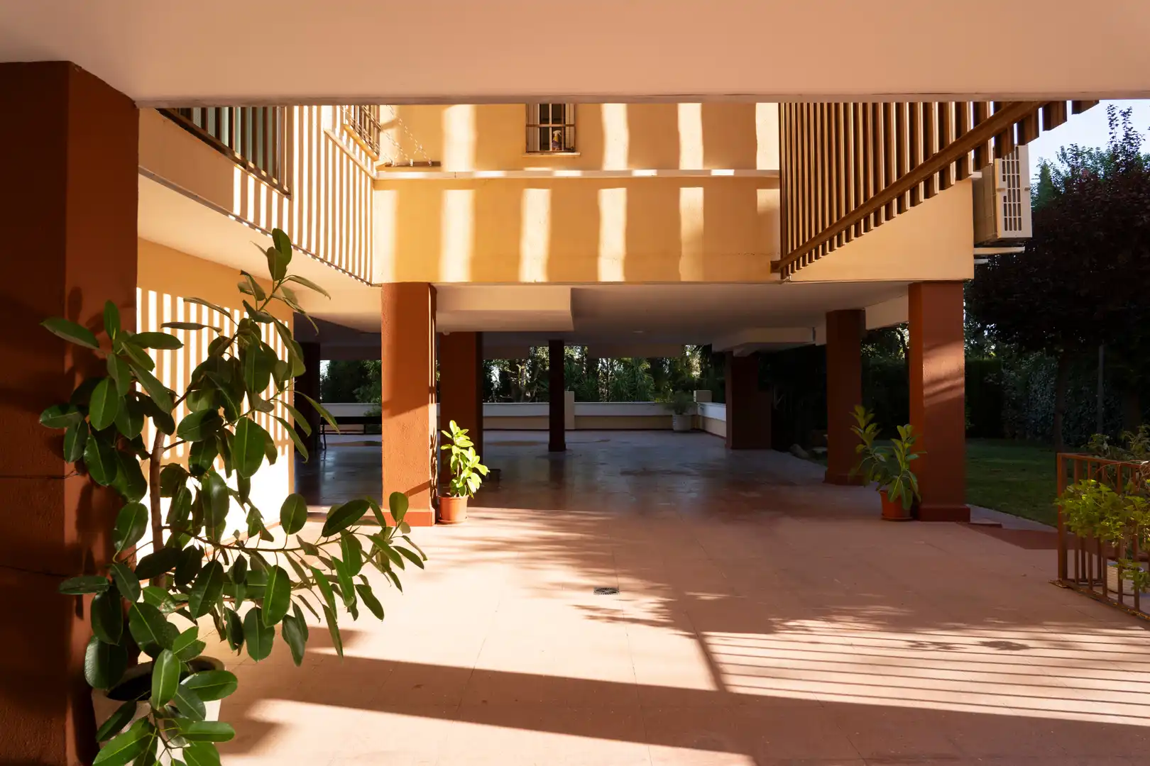 Wohnung zum Verkauf in Jaén mit Klimaanlage, Heizung und Privatgarten