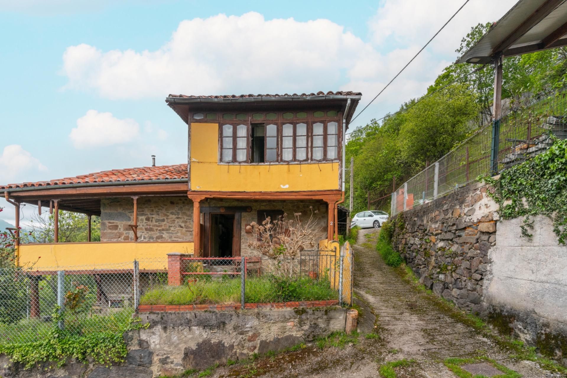 Exterior view of House or chalet for sale in Lena  with Private garden