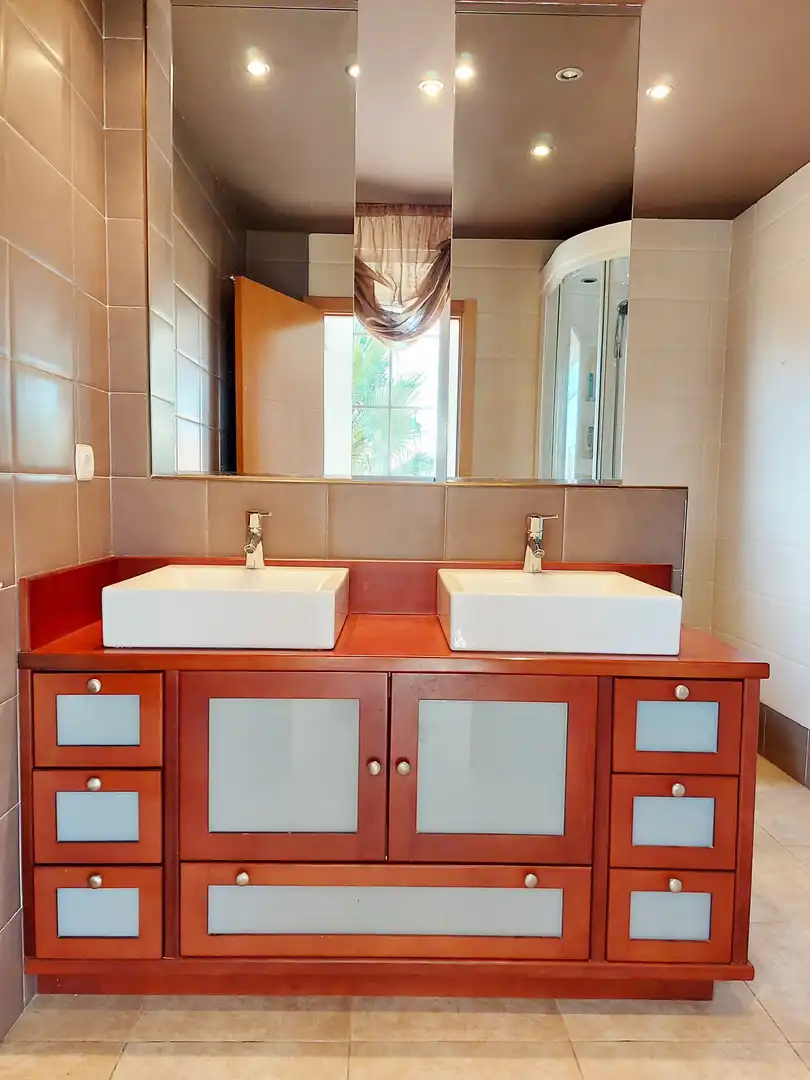 Bathroom of Houses for sale in La Pobla de Vallbona  with Air Conditioner, Heating and Private garden