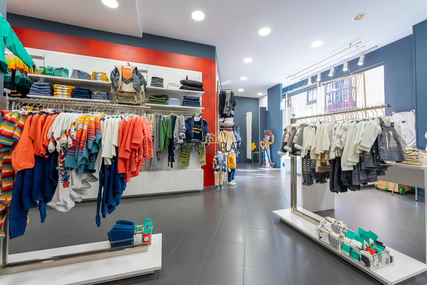 Commercial properties for rent in Zamora Capital   with Air Conditioner and Heating