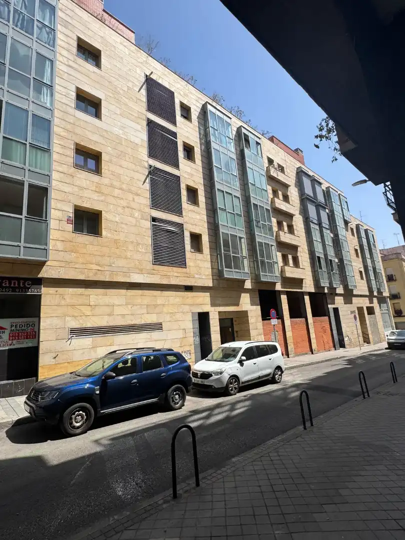 Vista exterior de Piso en venta en Madrid con Calefacción, Jardín privado y Parquet