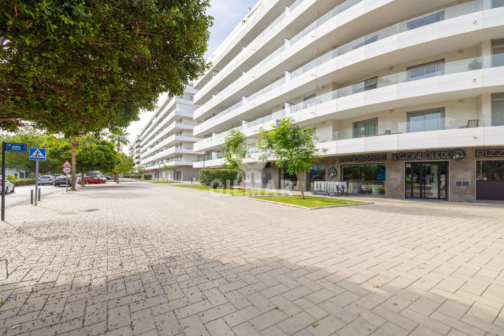 Vista exterior de Piso en venta en Marbella con Calefacción, Trastero y Piscina