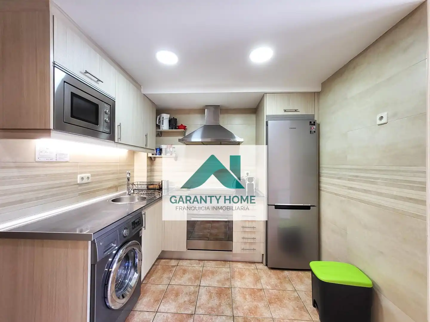 Cocina de Apartamento de alquiler en Boadilla del Monte con Aire acondicionado, Calefacción y Jardín privado