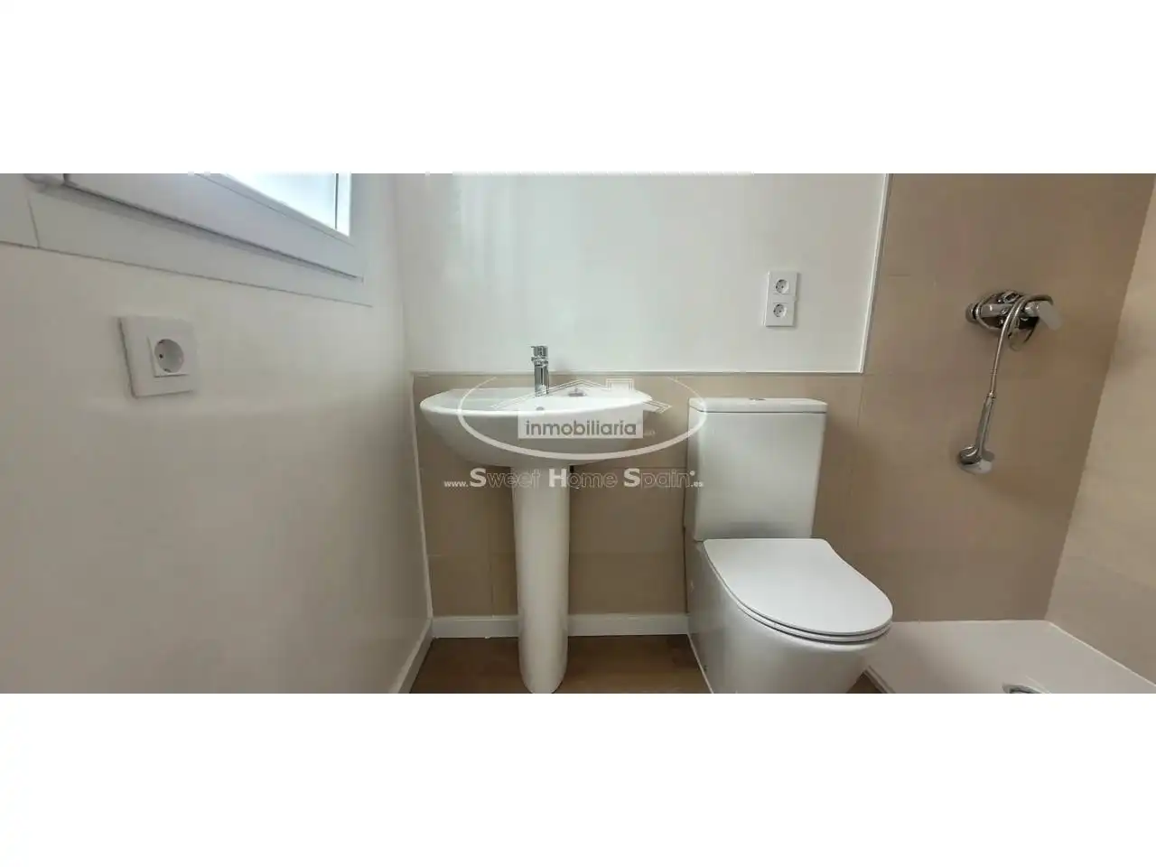 Bathroom of Flat for sale in Sanlúcar de Barrameda  with Air Conditioner, Heating and Terrace