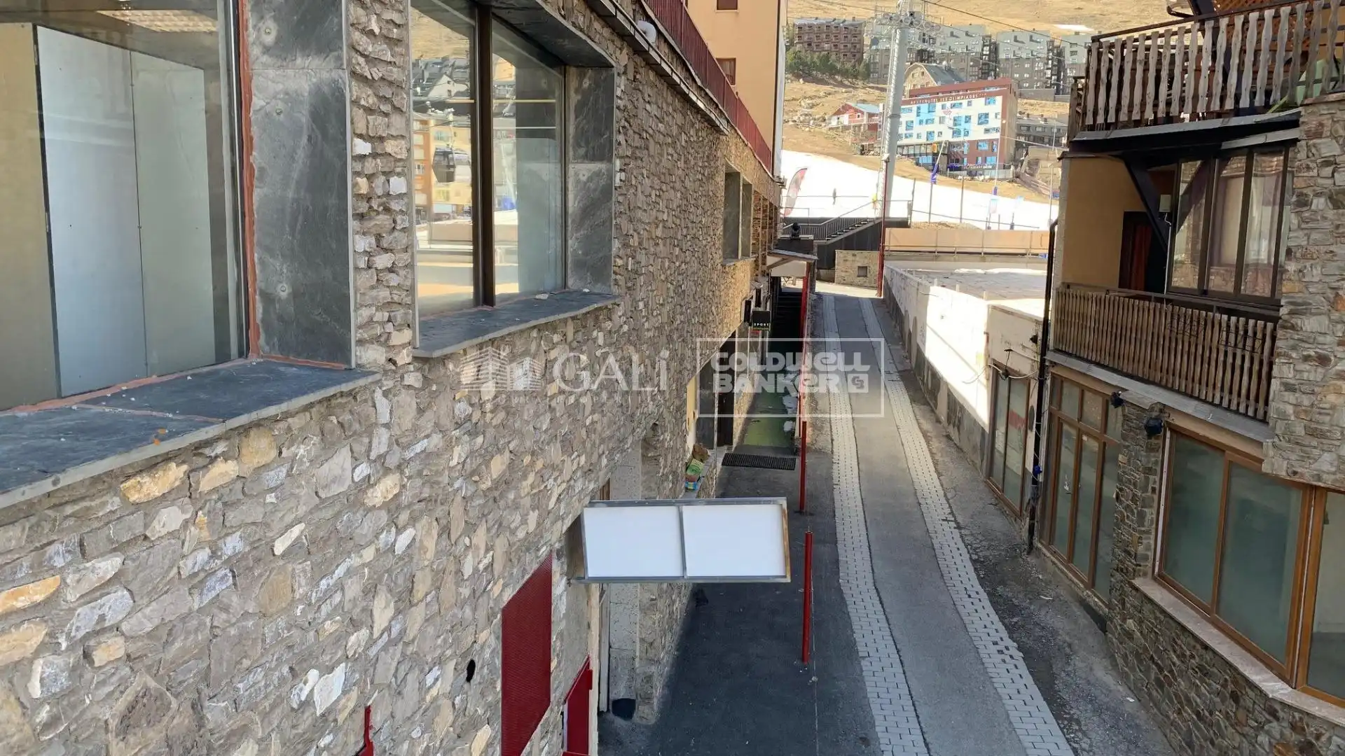 Local comercial en venda a Encamp pueblo, imagen 2