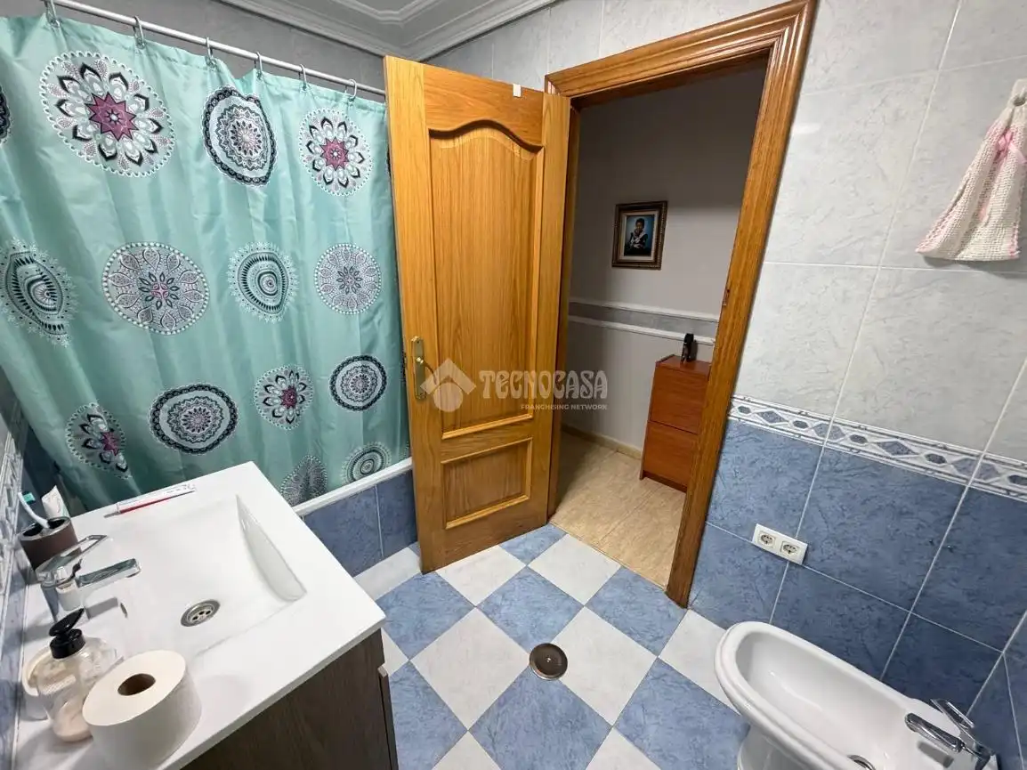 Bathroom of Flat for sale in Martos