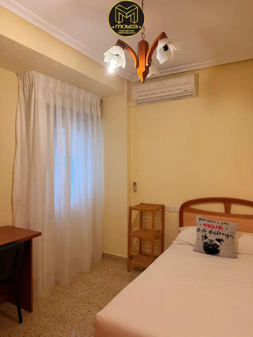 Habitación de Piso de alquiler en Jaén con Aire acondicionado, Terraza y Balcón
