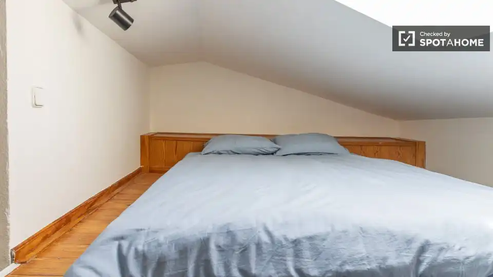 Habitación de Piso de alquiler en Madrid con Aire acondicionado, Calefacción y Amueblado