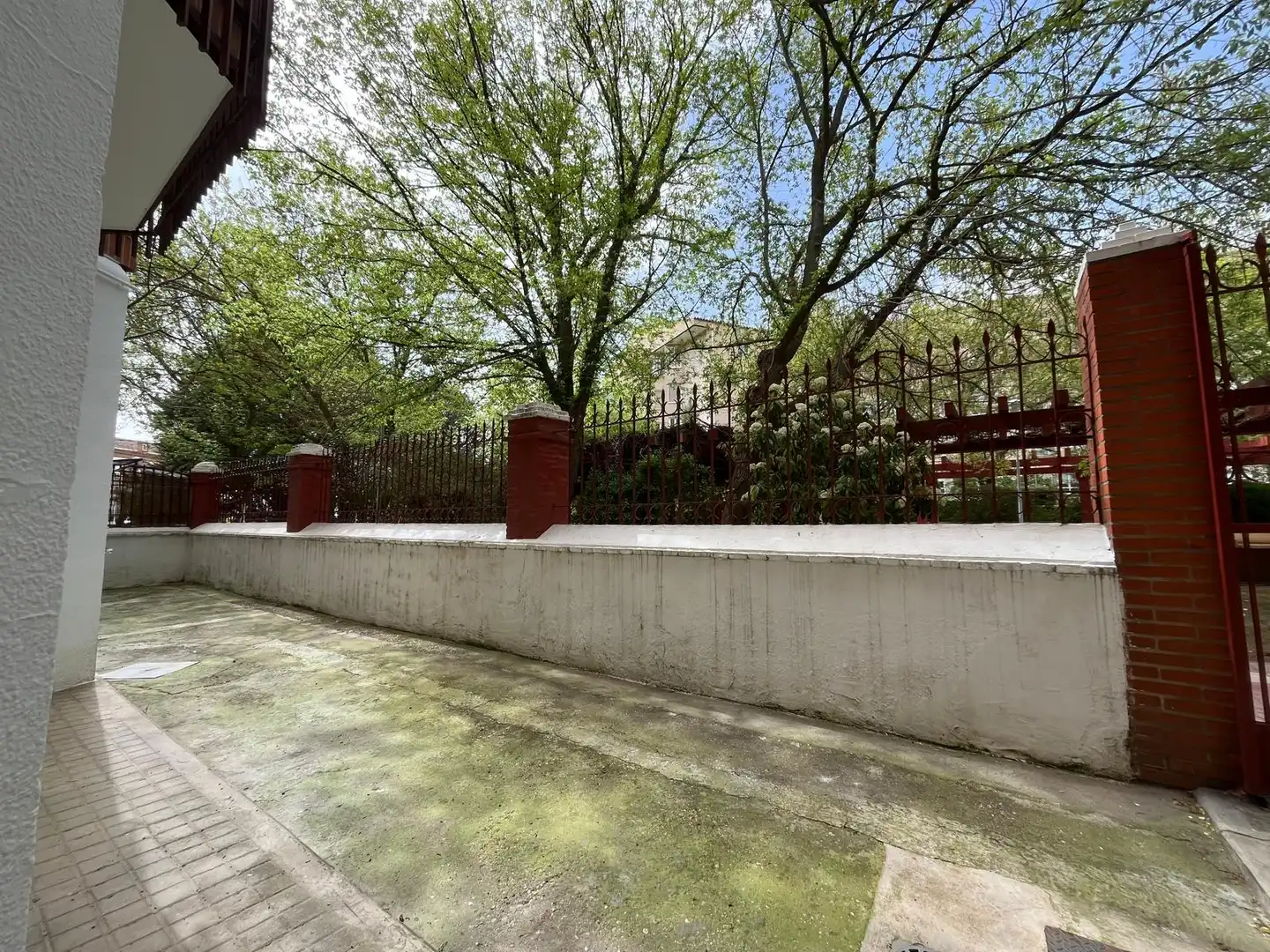 Außenansicht von Wohnung zum Verkauf in Tomelloso mit Heizung, Terrasse und Schwimmbad