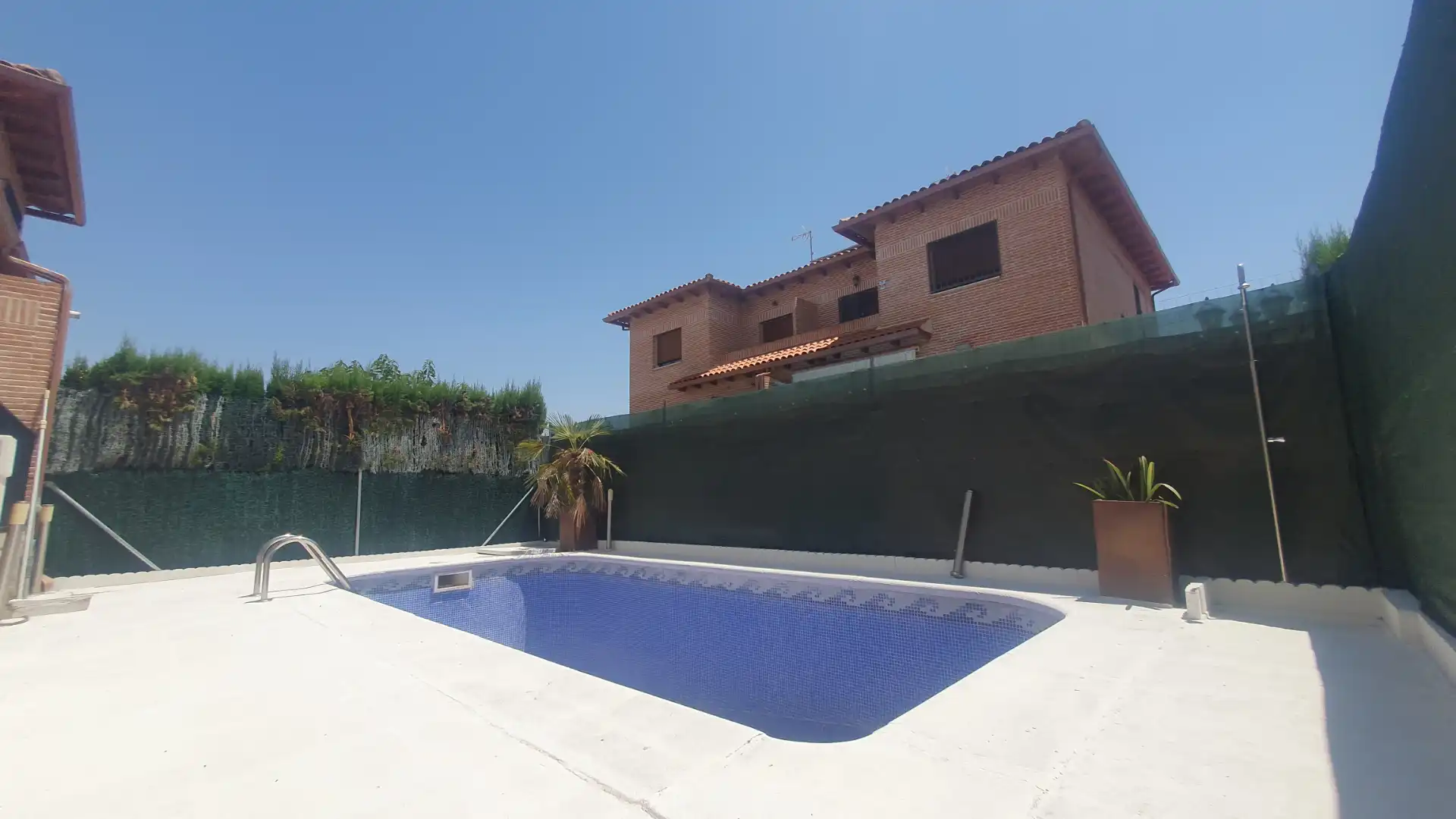 Piscina de Casa adosada en venda en Olías del Rey amb Aire condicionat, Calefacció i Jardí privat