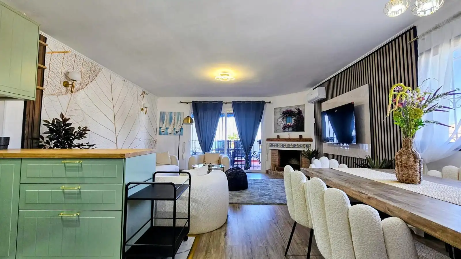 Comedor de Casa adosada en venta en Marbella con Aire acondicionado, Calefacción y Jardín privado