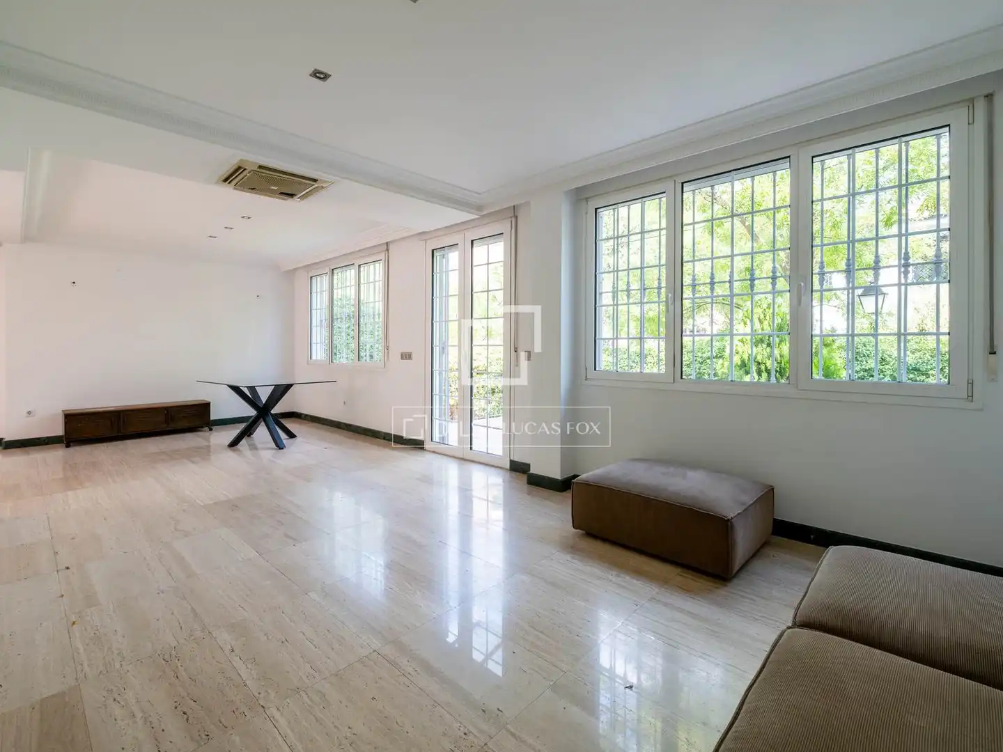 Vista exterior de Casa o xalet en venda en Madrid amb Aire condicionat, Calefacció i Jardí privat