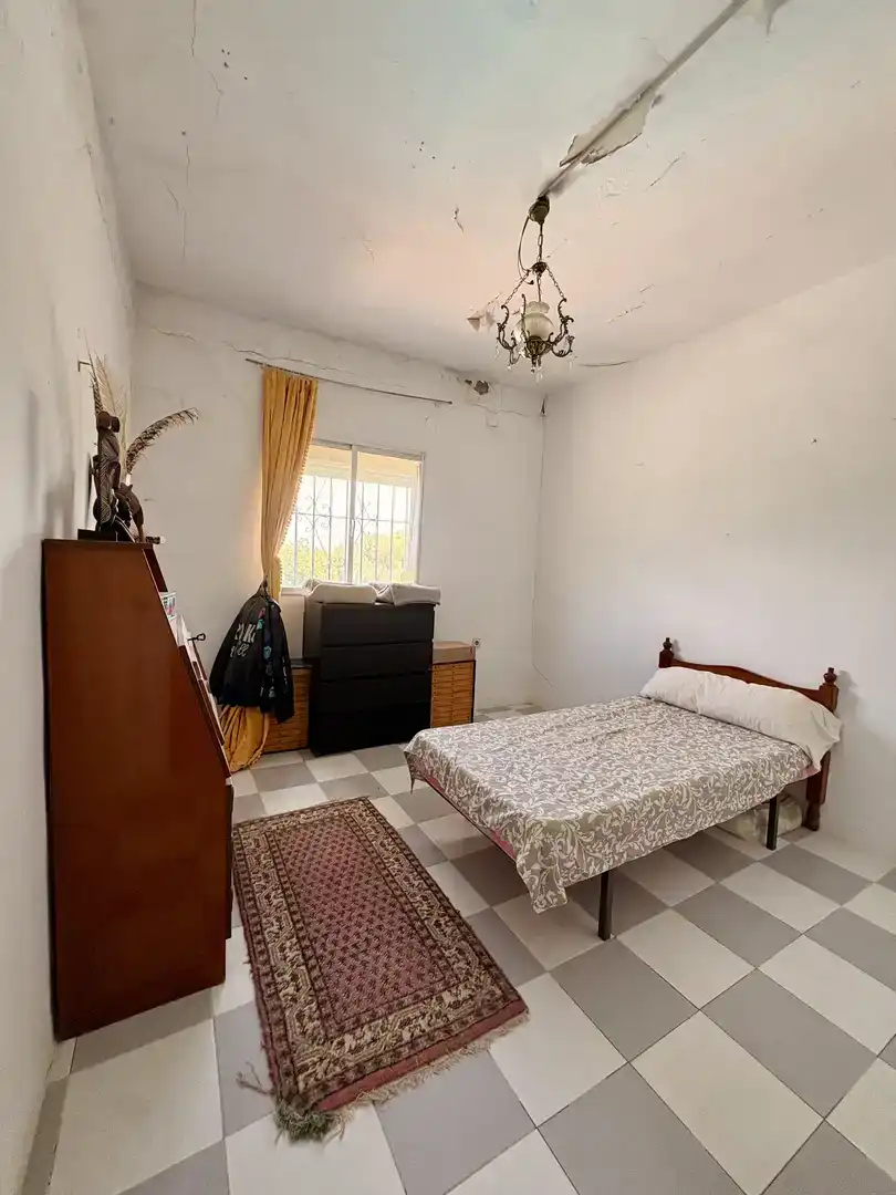 Dormitori de Casa o xalet en venda en Carmona amb Aire condicionat, Jardí privat i Traster
