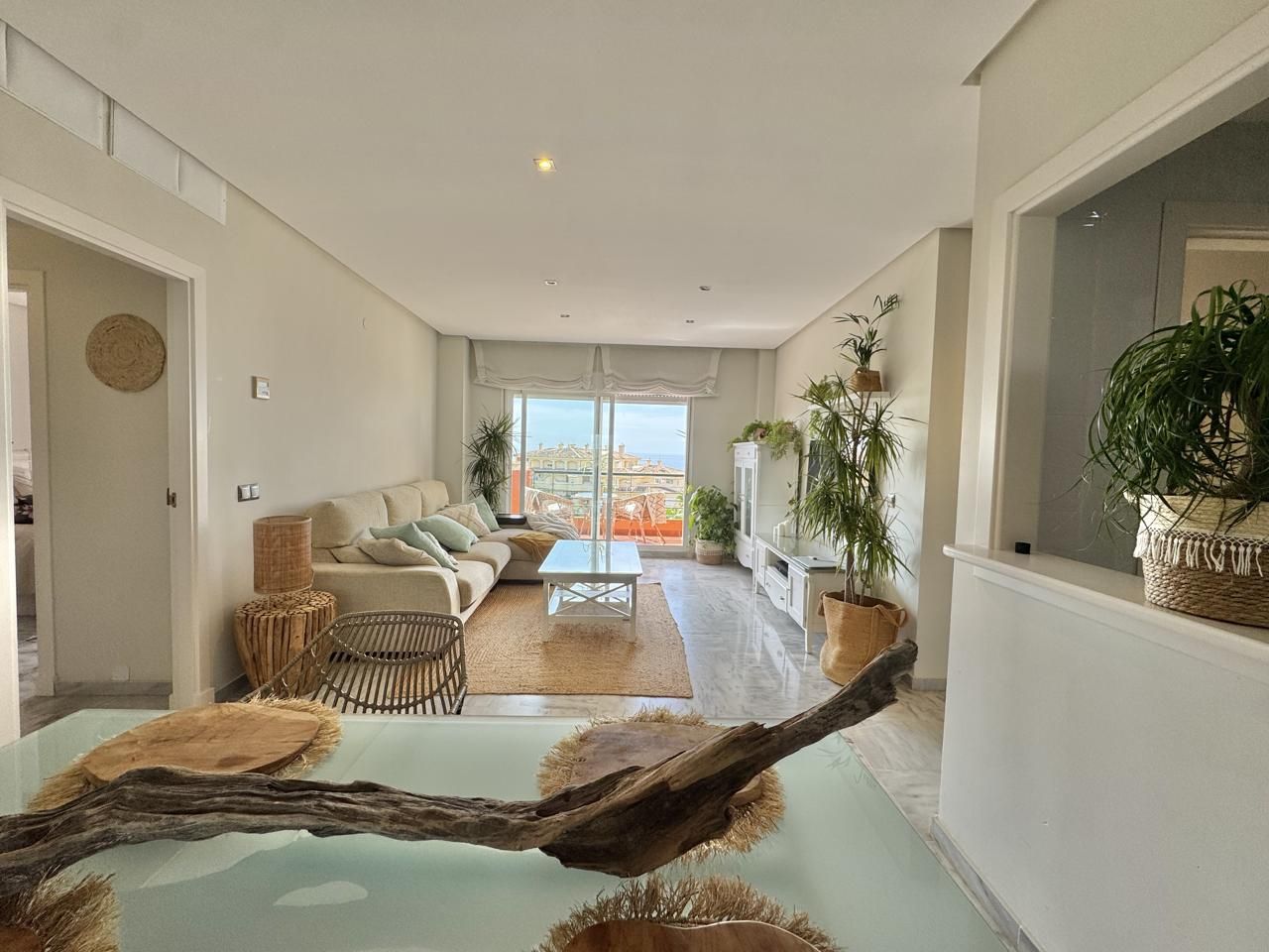 Sala d'estar de Pis en venda en Benalmádena amb Terrassa i Moblat