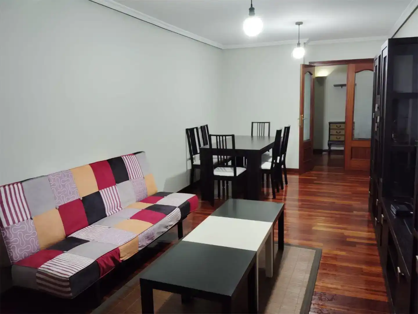 Wohnzimmer von Dachboden zur Miete in Pontevedra Capital  mit Parkett, Abstellraum und Möbliert